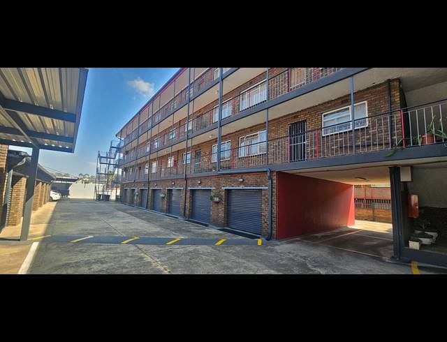 2 BEDROOM TOWNHOUSE FOR SALE IN NEW REDRUTH